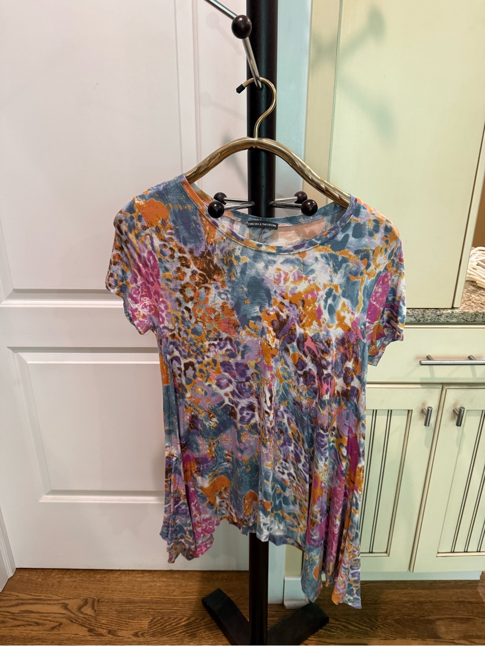 Chelsea & Theodore Multicolor Floral & Animal Print Short Sleeve Top
